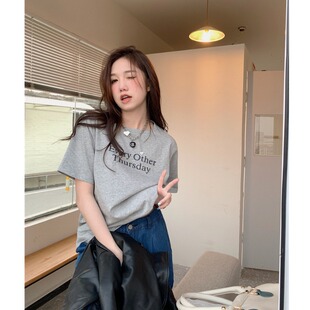 美式复古小众正肩女t恤2026新款字母印花宽松休闲短袖夏季上衣