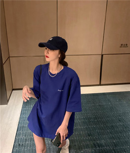 蓝色港风长版宽松t恤女款夏2023新款韩版休闲短袖慵懒风纯棉上衣