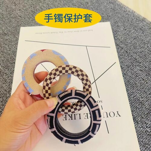 手镯保护套金镯子珠宝装饰