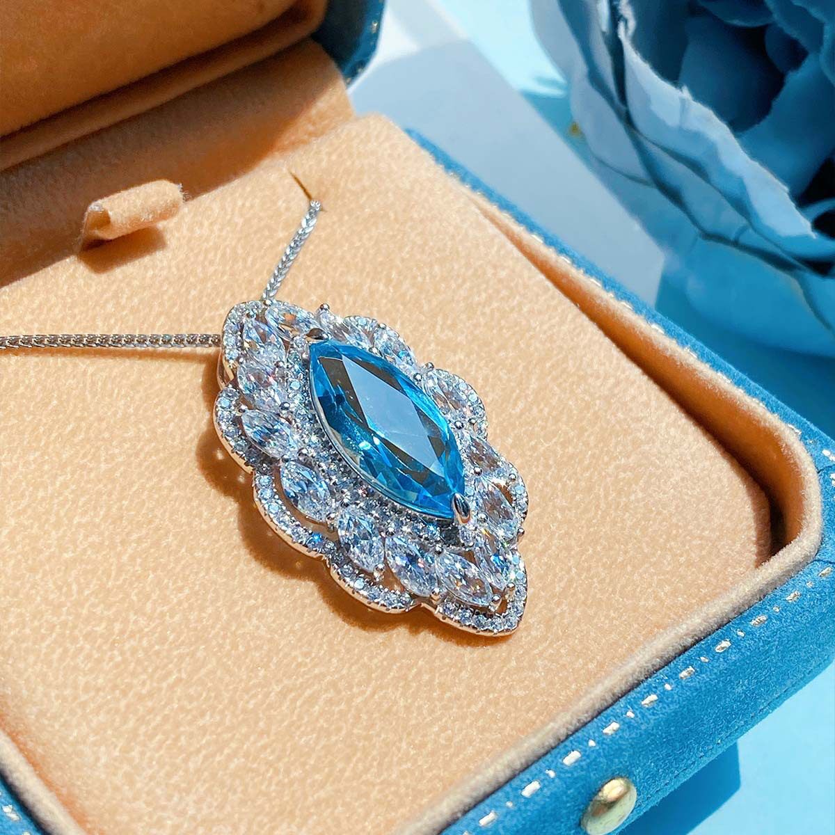 设计感珠宝马眼造型重工镶嵌高碳钻海蓝宝色托帕石项链戒指套装女