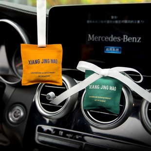 车载香薰高级香包挂件汽车出风口香水车用固体香膏车内固体香包车