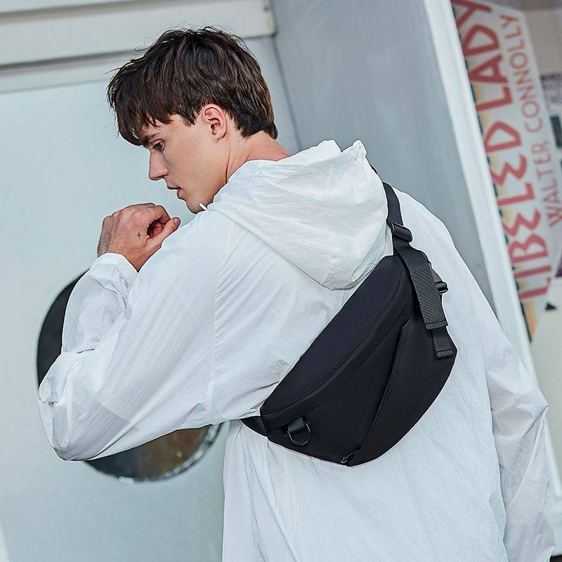 男士斜挎包夏季休闲运动胸包大容