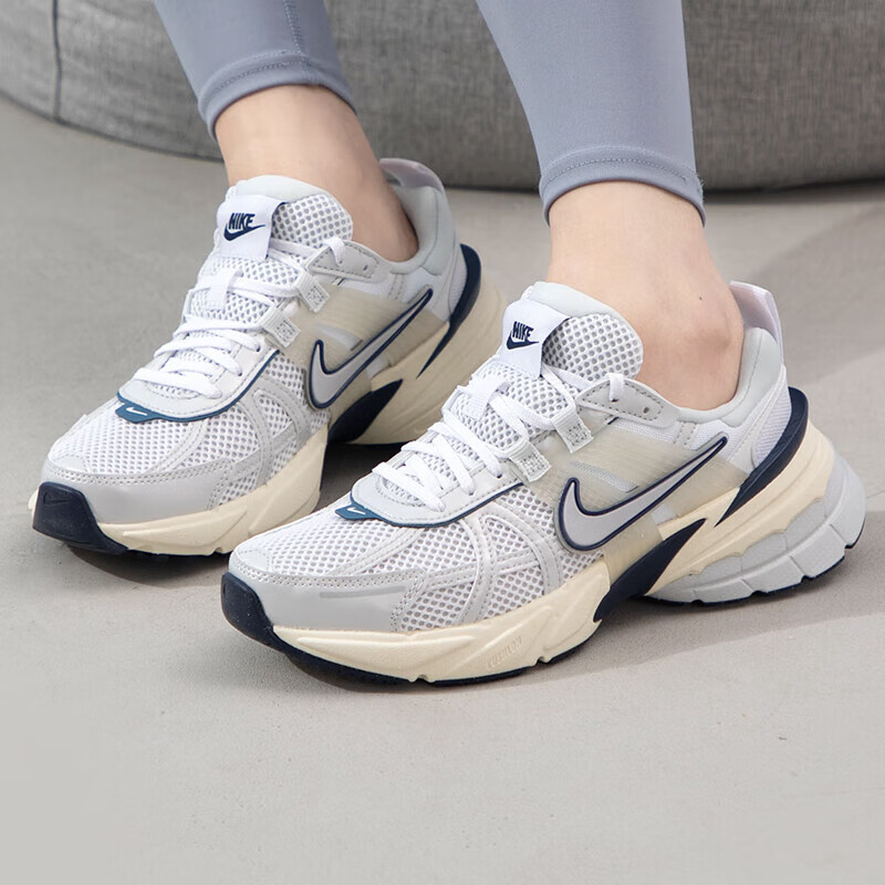 正品耐克NIKE V2K RUN女子舒适防滑耐磨休闲运动跑步鞋FD0736-102