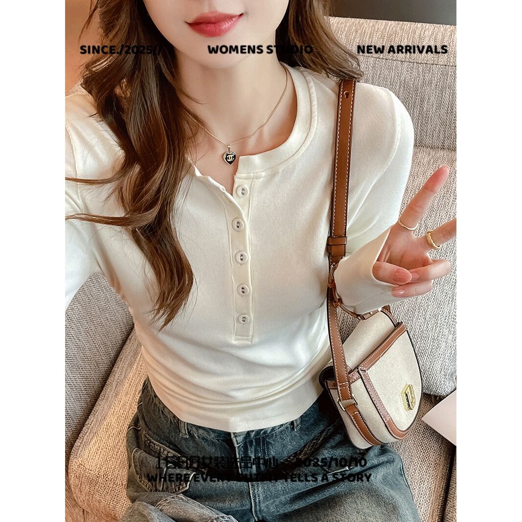 义乌市星菱服饰早秋冬新款上衣女士小众设计感正肩长袖修身打底衫