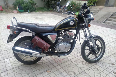 轻骑铃木QS150复古改装尾翼U型管