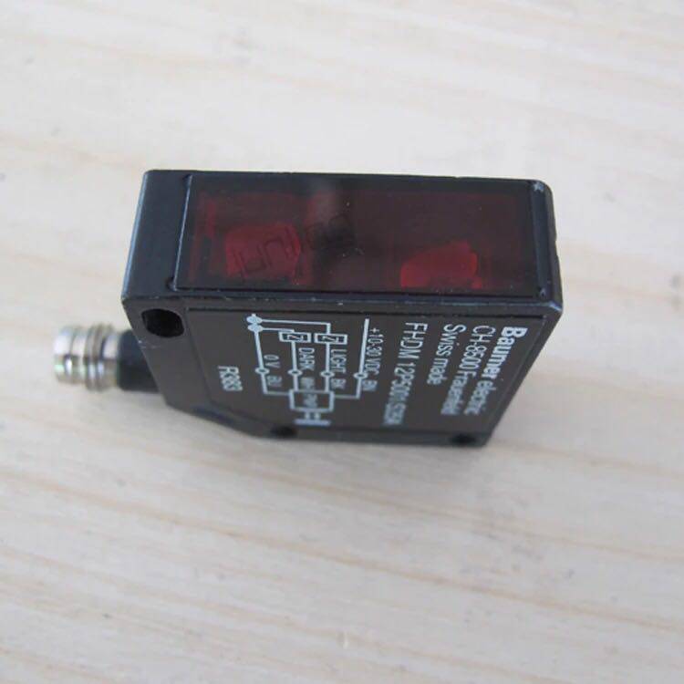 全新保盟光电开关传感器O300.ZR-11128014，O300.TR-11167264议价