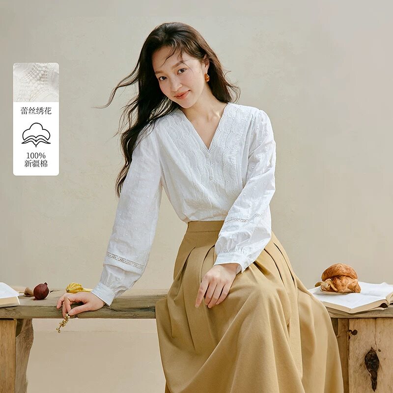 撤柜100%新疆棉法式蕾丝绣花V领衬衫2026秋季女装新款提花上衣