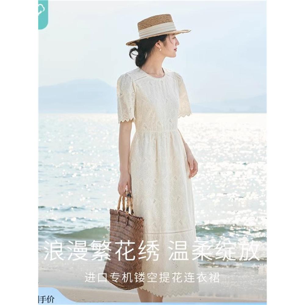 茵曼文艺气质连衣裙女2024年夏季新款镂空提花收腰显瘦a字白裙子