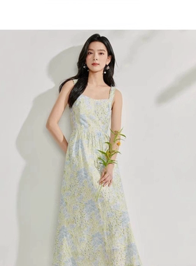 度假风法式碎花吊带裙女2026年夏新款浪漫海边洋气收腰显瘦连衣裙