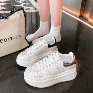 国风小白鞋女款2025新款爆款夏增高厚底女鞋子百搭运动板鞋国潮