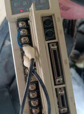 议价拆机件东元驱动伺服器TSTA15C，通电如图