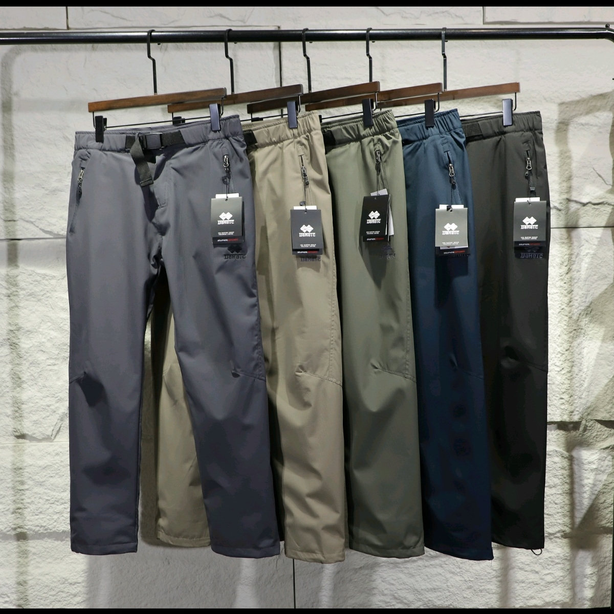 俄单冬季加绒加厚耐磨防撕裂户外登山滑雪防风防水直筒软壳冲锋裤