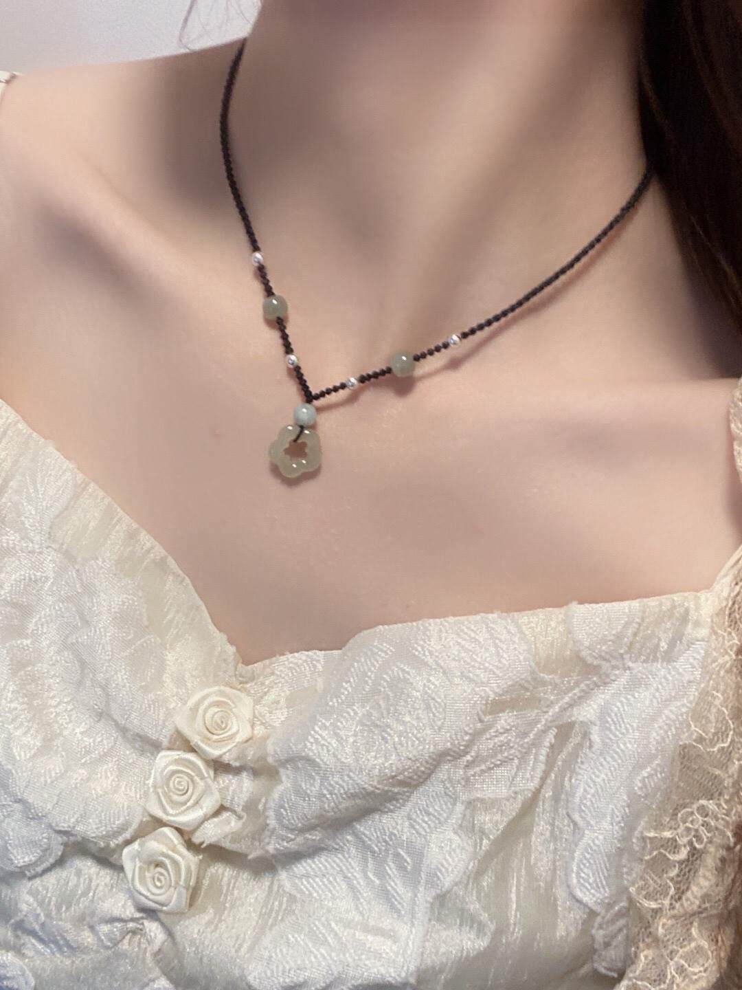 新中式玉石花朵项链女生轻奢小众高级感编织绳毛衣锁骨链春夏吊坠