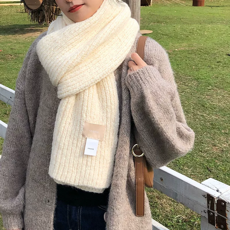 Кашемировый заплатка? Actually 'Cashmere patch, demi-season scarf for students, warm universal cloak, Korean style' -> translate properly: 'Кашемировый платок-пашми? Wait 'patch' could be 'патч' or 'заплатка' but scarf implies scarf. 'Cashmere patch, demi-season scarf for students' maybe 'Кашемировый патч, демисезонный шарф для студентов, теплое универсальное накидка, корейский стиль' Not great. Let's craft: