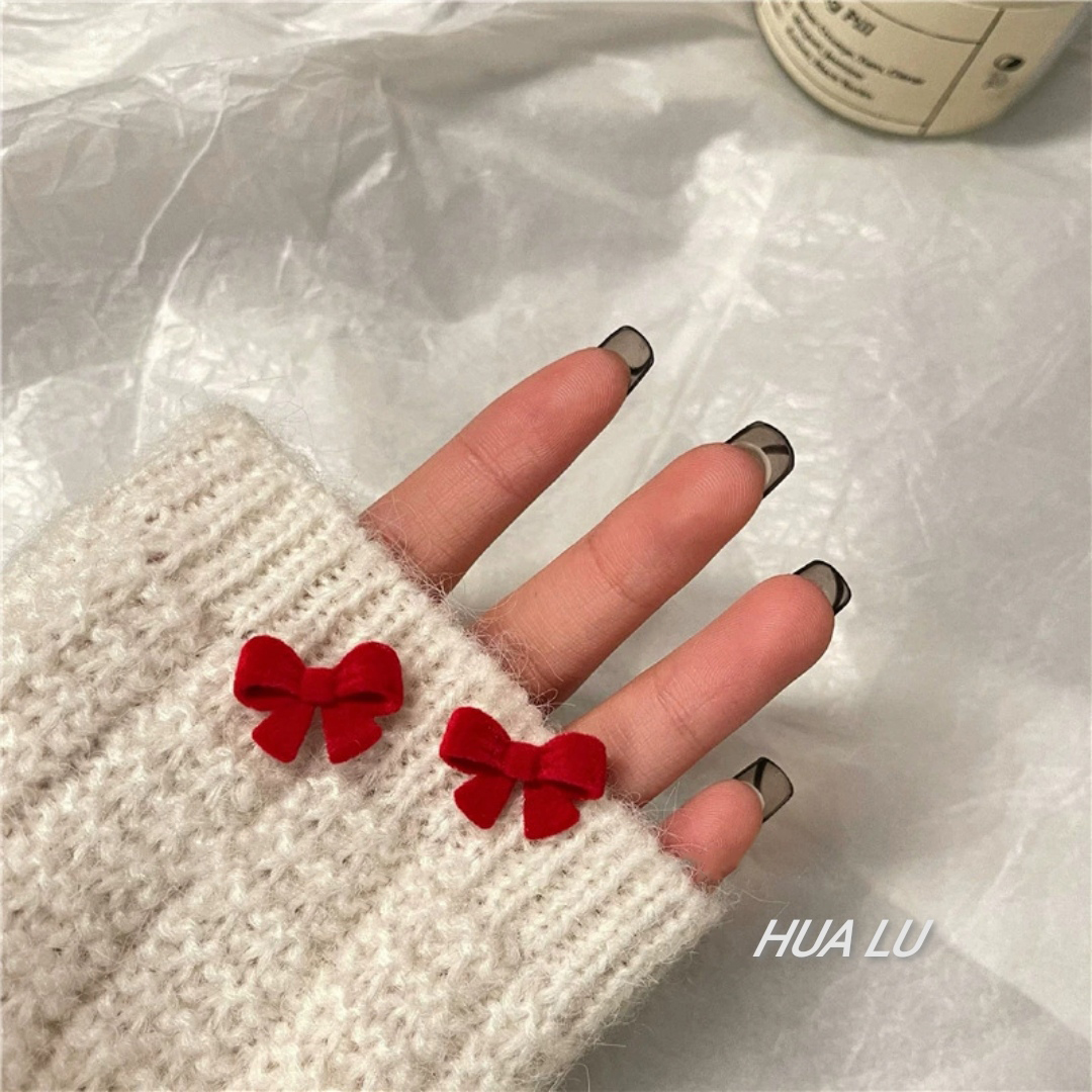 HUALU-甜度爆表~红色黑色小巧毛绒蝴蝶结甜美耳环耳夹韩国秋冬