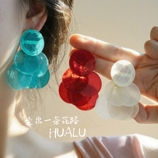 HUALU-海洋世界~显白夸张蓝色贝壳圆片海边度假风耳环蚊香盘耳夹