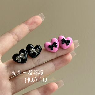 HUALU-少女的心结~玫红色小巧爱心蝴蝶结嘻哈黑色耳钉蚊香盘耳夹