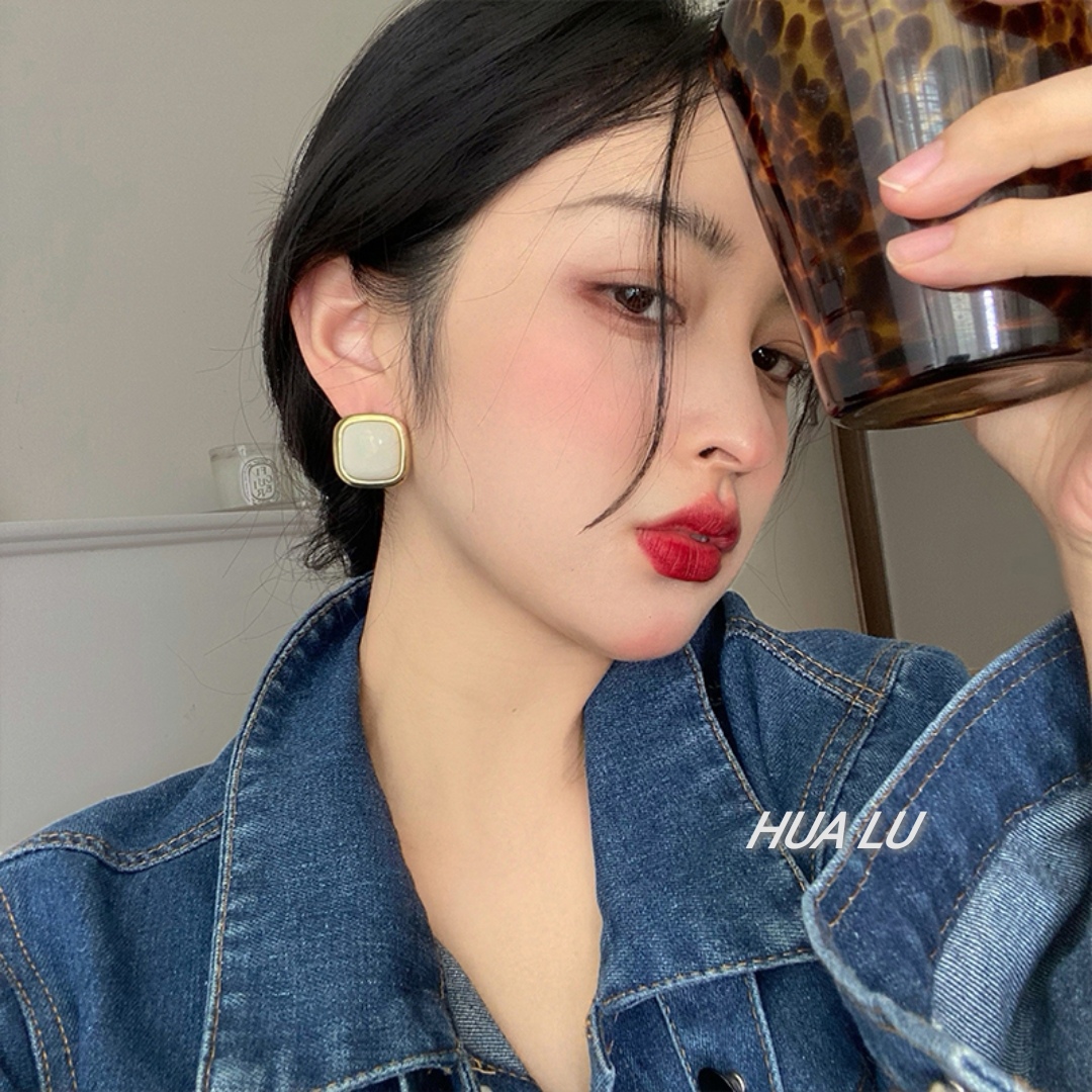 奶油白色方形金属耳环复古港风