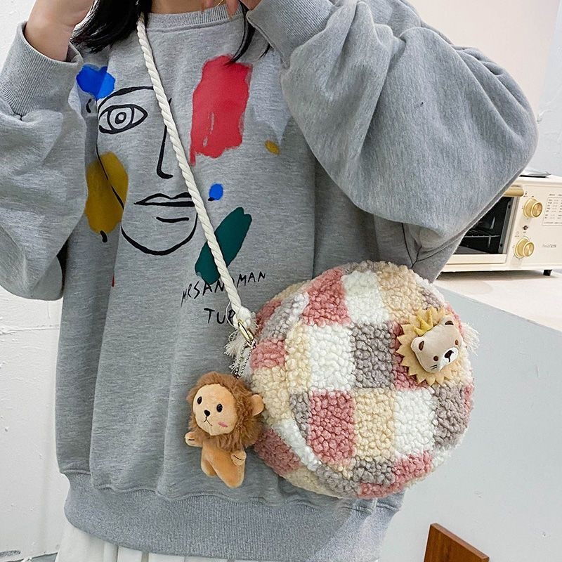 2026新款秋冬丝绒格子小包韩版百搭斜挎包可爱少女心羊羔毛小圆包