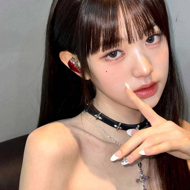 黑色十字架皮项链女高级感小众choker项圈脖子颈带颈链甜酷锁骨链