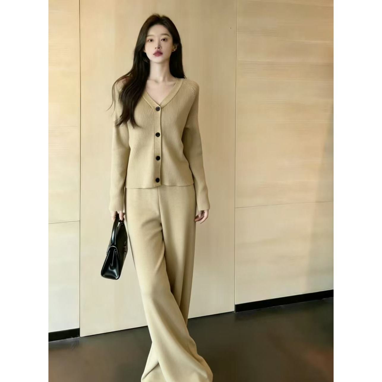 韩系温柔风V领针织开衫 坑条肌理显瘦上衣 早秋外搭长袖百搭毛衣