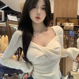 长袖针织打底衫女2023秋季辣妹修身设计感短款方领毛衣上衣