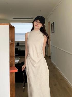 24春夏新款女士黑色圆领无袖修身旋褶连衣裙长款高端气质