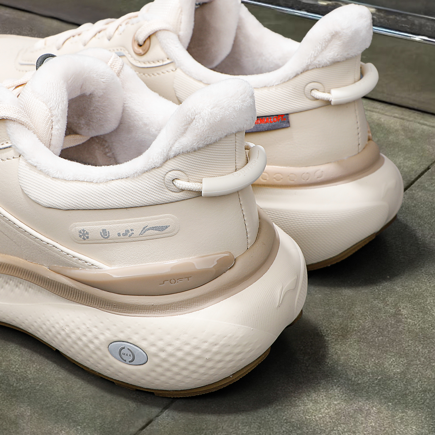 李宁SOFT PLUS 2 FLEECE休闲鞋女2025冬季新款防泼水加厚运动鞋