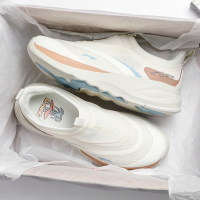 李宁女子SOFT GO 2时来运转2025夏季新款透气潮流休闲鞋AGLV006