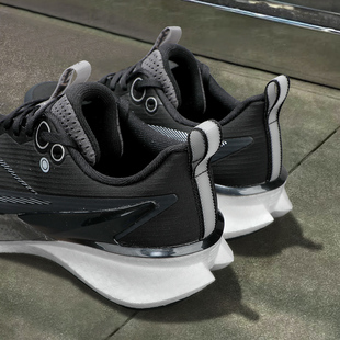 李宁秋冬款赤兔8pro跑步鞋男鞋2025冬季新品反光防泼水轻便运动鞋