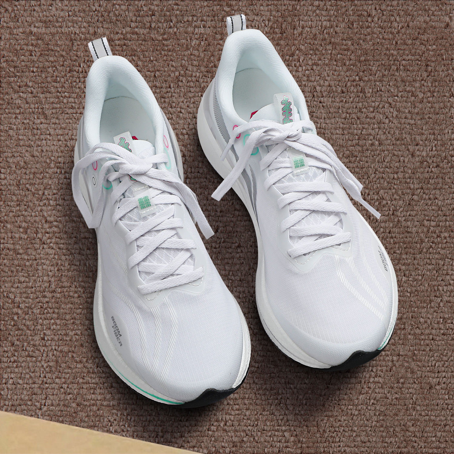 李宁赤兔8pro全掌䨻跑步鞋女鞋竞速跑鞋2025新款网面透气运动鞋女