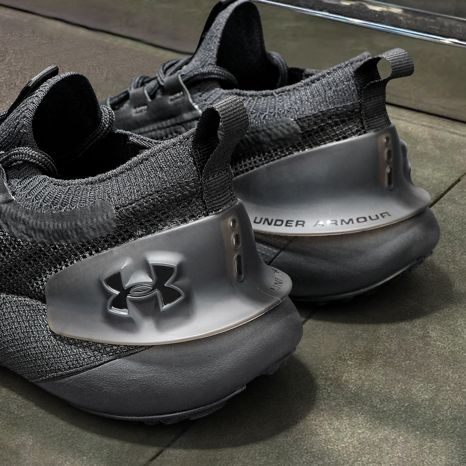 安德玛UA跑步鞋男2025夏季新款软弹减震跑鞋网面透气休闲运动鞋女