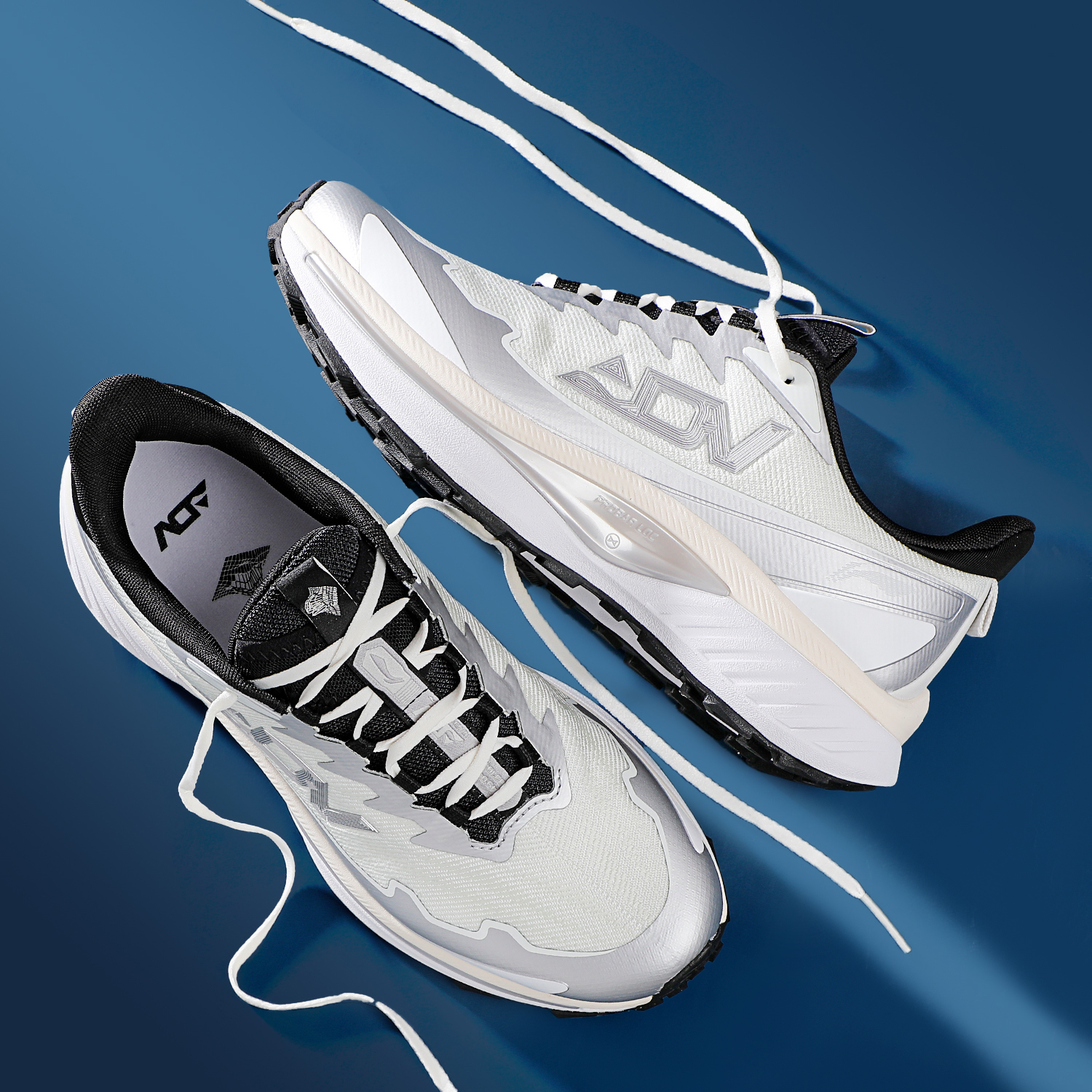 李宁男子越野跑鞋2025冬季新款奔霄户外登山鞋专业训练防滑跑步鞋