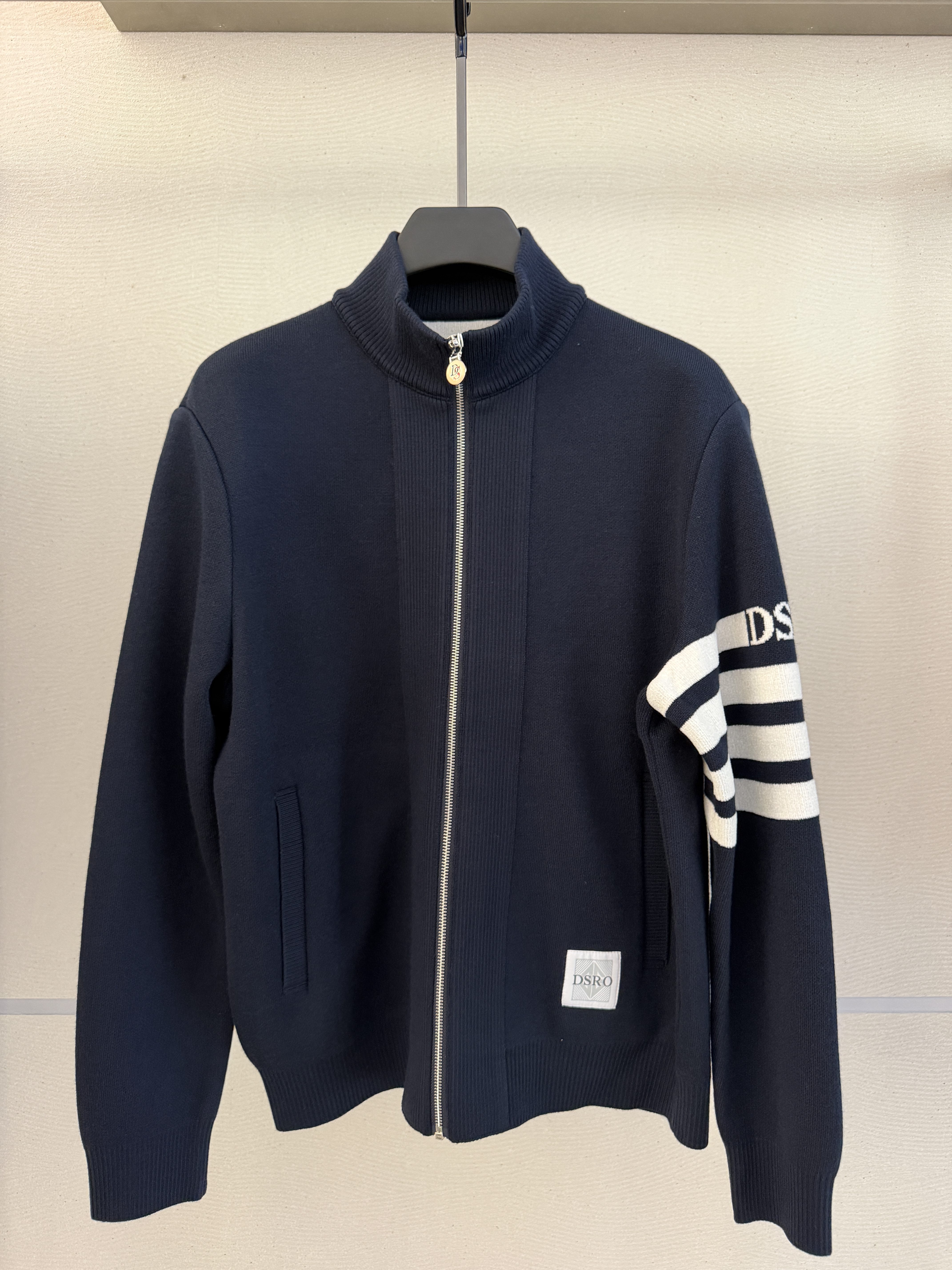 DOSERMO 25返场特价 男士手臂字母印花立领针织休闲服 662243199