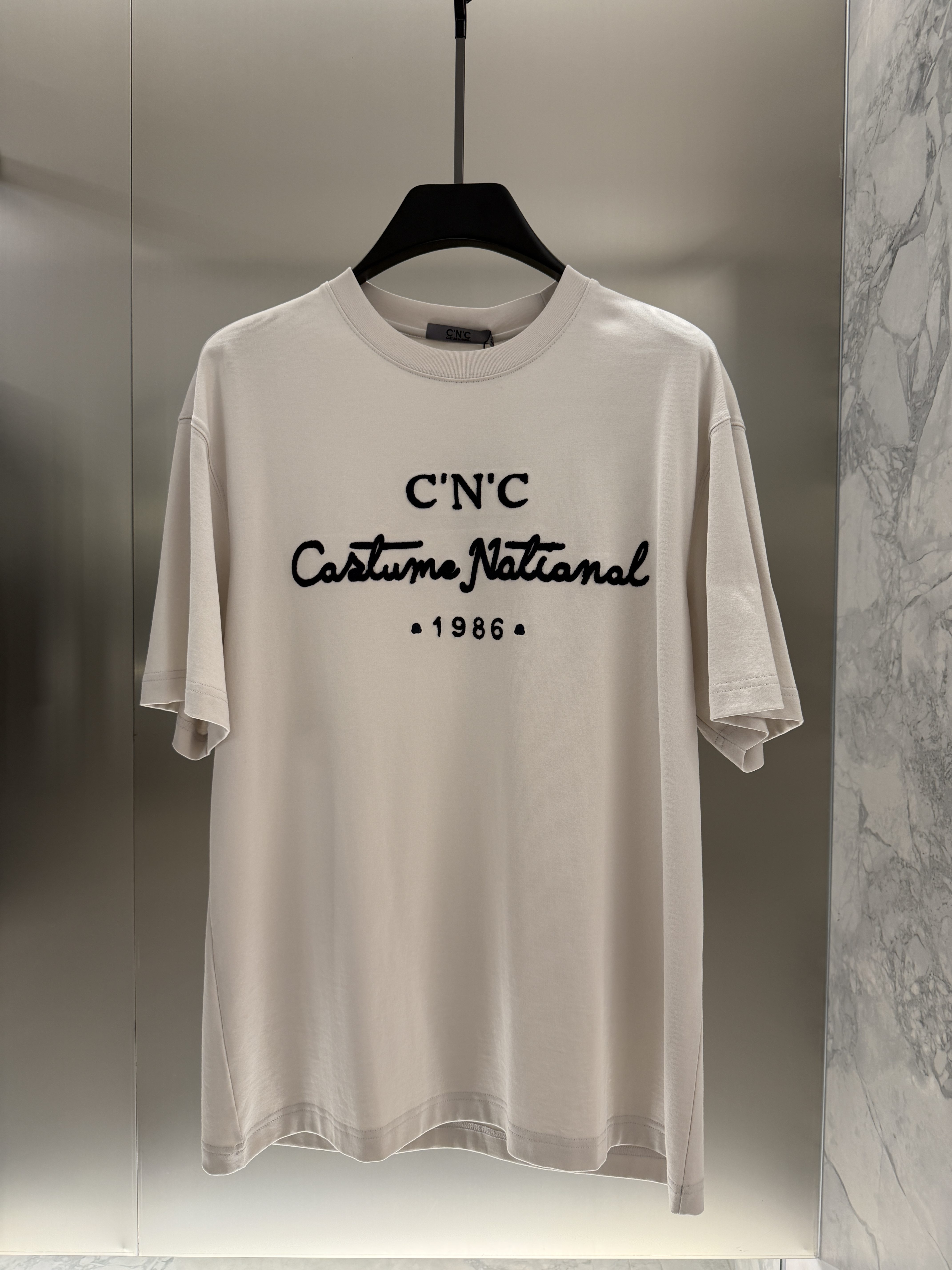 CNC 26春夏新款 男士时尚字母数字刺绣休闲短袖T恤811H262039