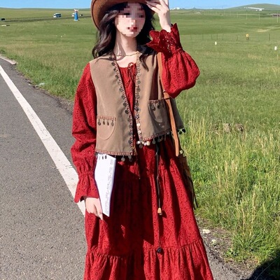 红色镂空度假套装秋季新款川西云南新疆旅游穿搭马甲连衣裙两件套