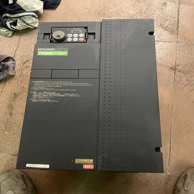 变频器.F740P-22K-60.22KW.上盖有点破损