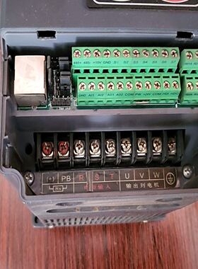 易能变频器Y900-01.5GB3B 1.5KW 380V三