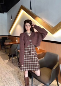 格子吊带连衣裙女2023秋冬高级感时尚气质收腰毛织披肩外套两件套