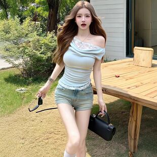 时尚前卫斜肩蕾丝c夏天纯欲辣妹舒适透气修身荡领斜领短上衣