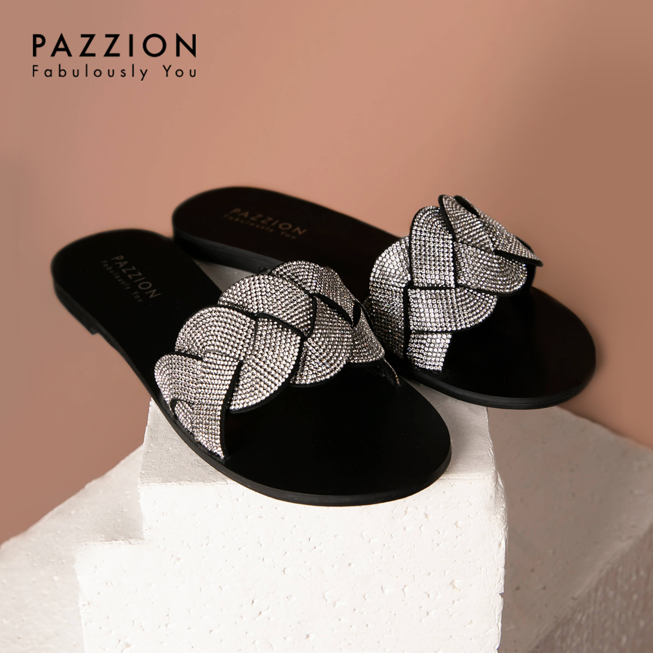 PAZZION时尚编织纹水钻一字外穿拖鞋女2019新款 休闲清凉平底单鞋