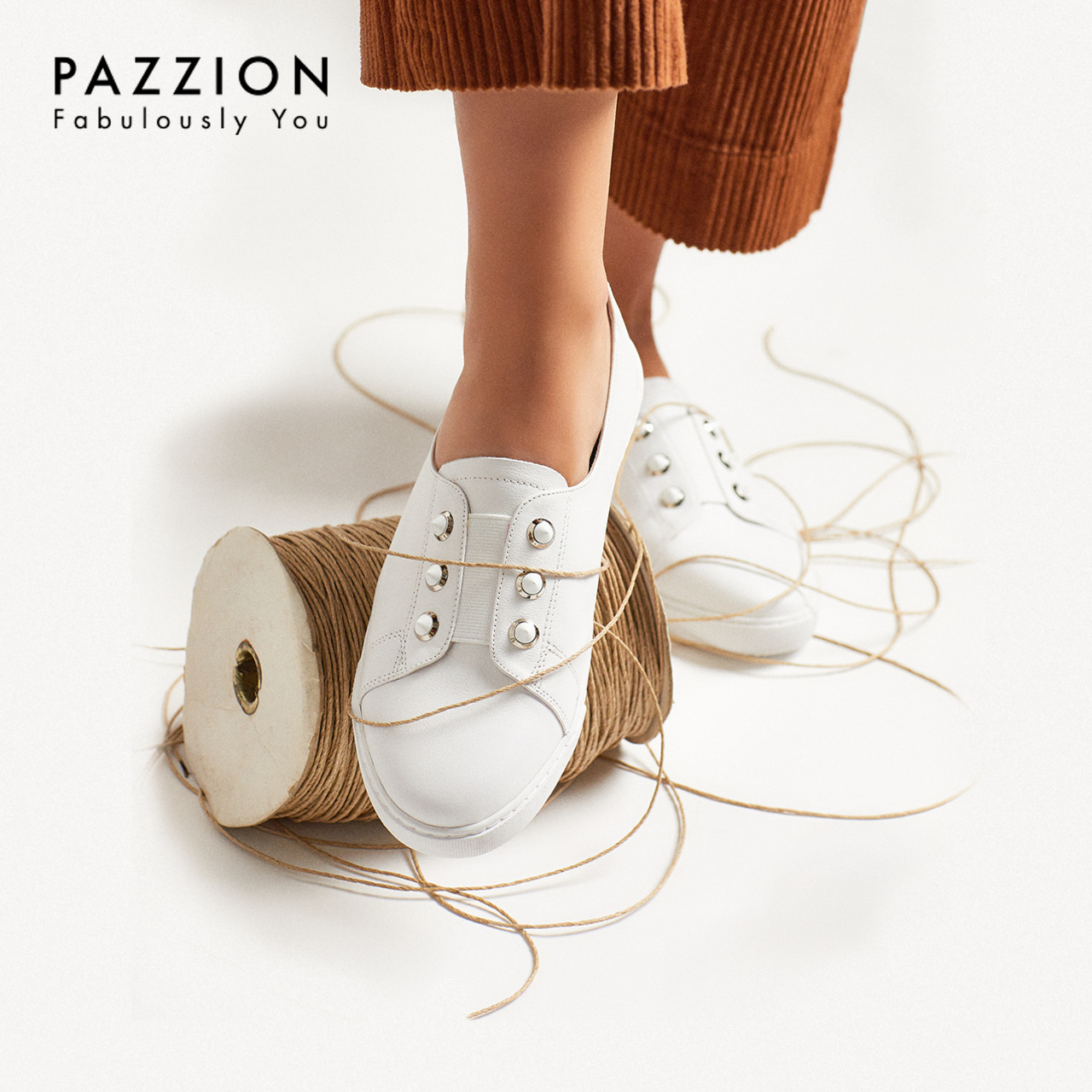 PAZZION2019夏季新款时尚铆钉运动休闲平底鞋 套脚深口圆头小白鞋