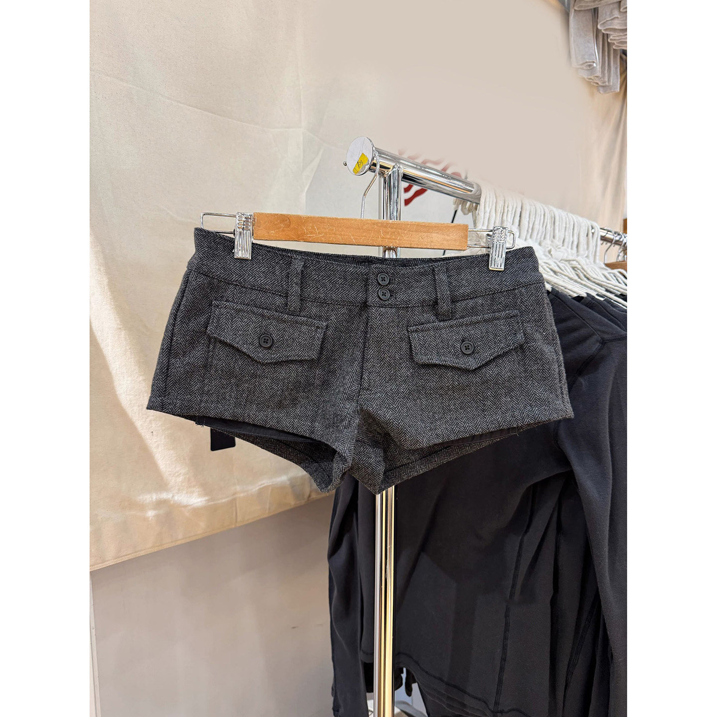 BM新款灰色辣妹风毛呢超短裤bm口袋纽扣低腰修身显瘦裤子休闲裤女