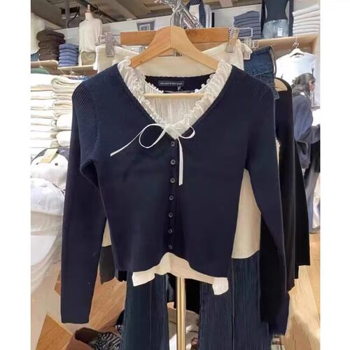 Brandy BM官网秋冬新款花边排扣v领针织开衫女bm百搭长袖内搭毛衣