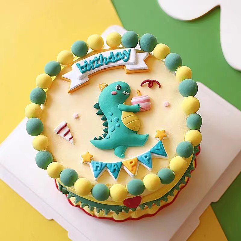 拿蛋糕绿恐龙平面软陶蛋糕装饰插件男孩生日恐龙宝宝蛋糕摆件插牌
