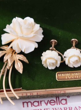 Vintage古董首饰VanDell复古白色山茶花镀金耳夹胸针原盒套装E19