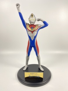 戴拿奥特曼xplus登场姿态实心树脂手办30厘米高度不可发光