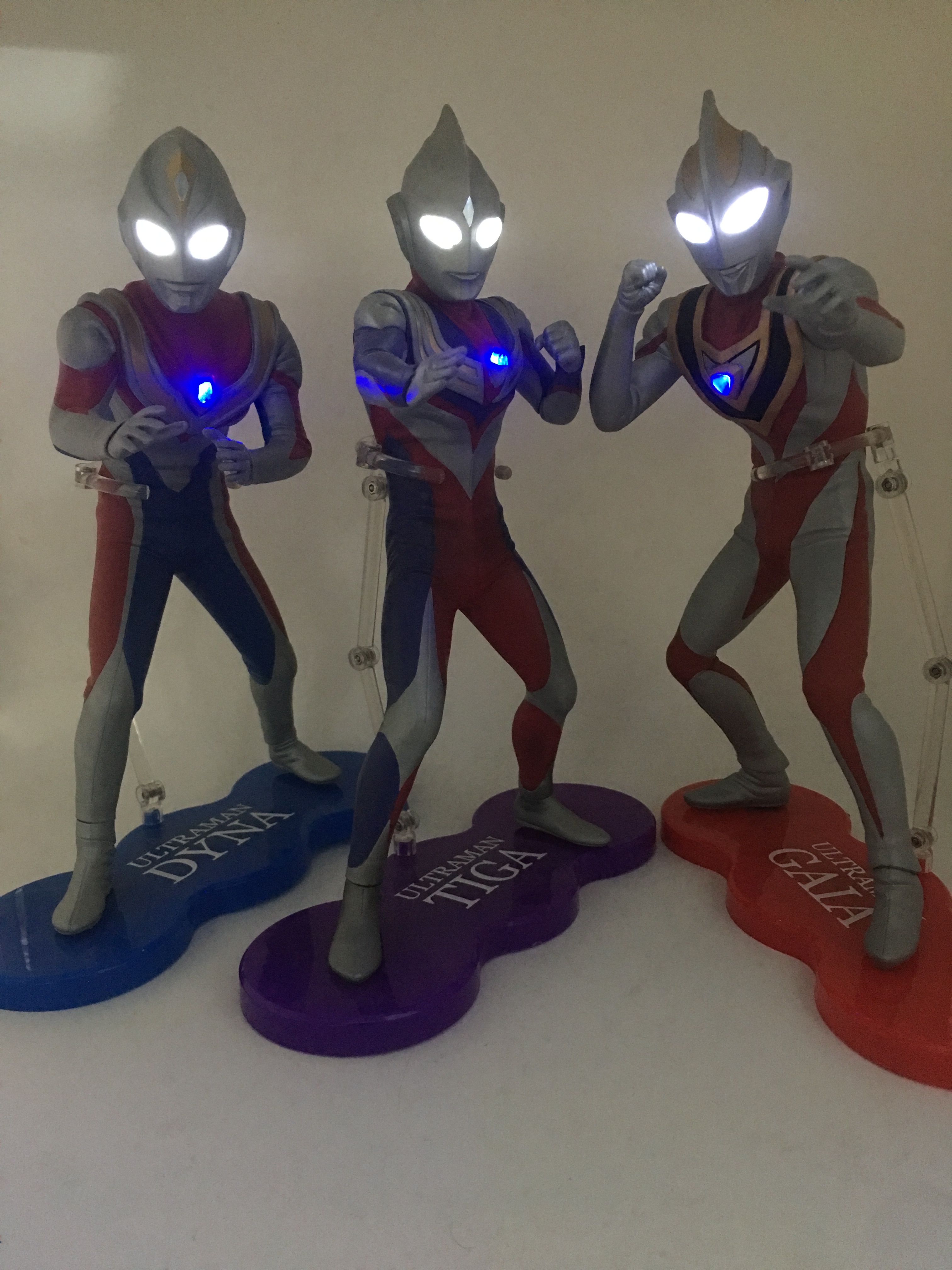 迪迦奥特曼奥特曼戴拿发光