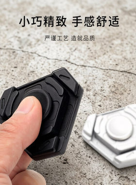 源头工厂跨境热销钢铁之芯EDC复古指尖陀螺双层旋转解压手把玩具