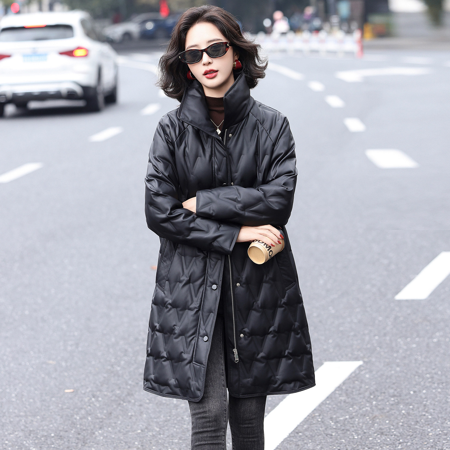 海宁真皮羽绒服女中长款2025冬季新款绵羊皮宽松时尚气质皮衣外套,女装/女士精品,皮衣,淘宝优惠券,粉丝福利购,淘宝优惠卷